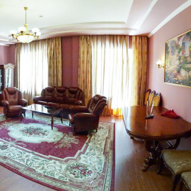 Интерьер гостиной в 2 местных 3 комнатных Апартаментах санатория Центросоюз в Кисловодске