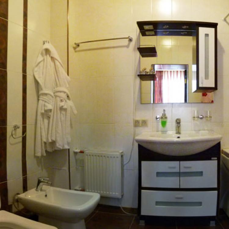 Ванная комната номера 2 местные 3 комнатные Апартаменты в санатории Центросоюз-Кисловодск